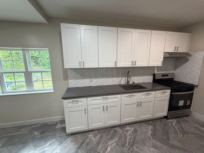 Building Photo - 648 S 17th St Unit Apt 2