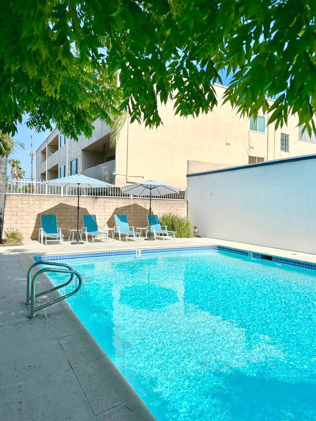 14315 Chandler Blvd - 14315 Chandler Blvd