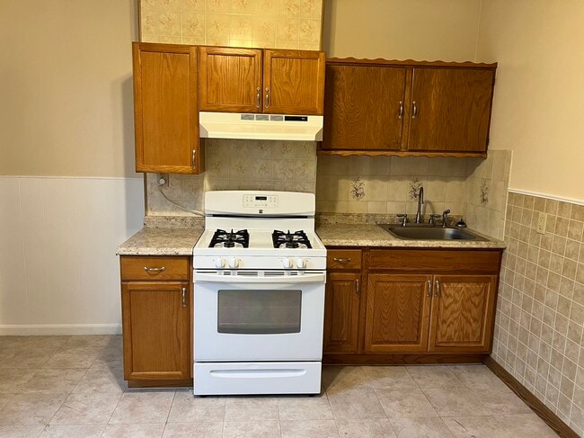 Building Photo - 224 Charles St Unit 2