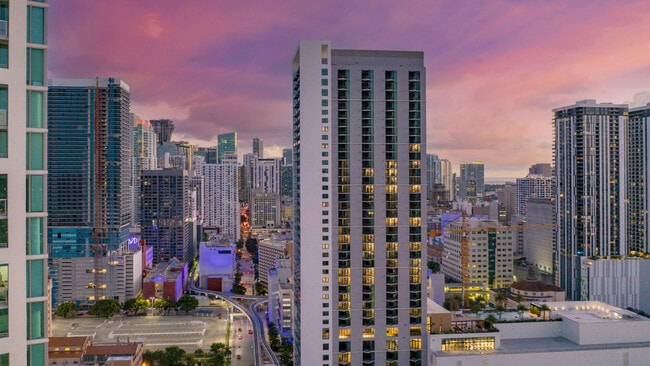 Building Photo - Bezel Miami Worldcenter