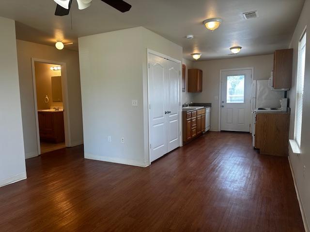 Photo - 312 S Cemetary St