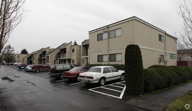 Building Photo - Evergreen East Apartments