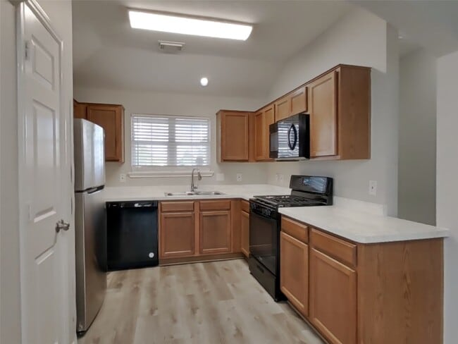 Photo - 7402 Deloache Ave Casa