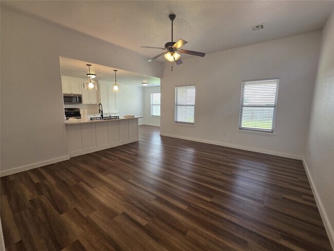 Photo - 311 Violet St