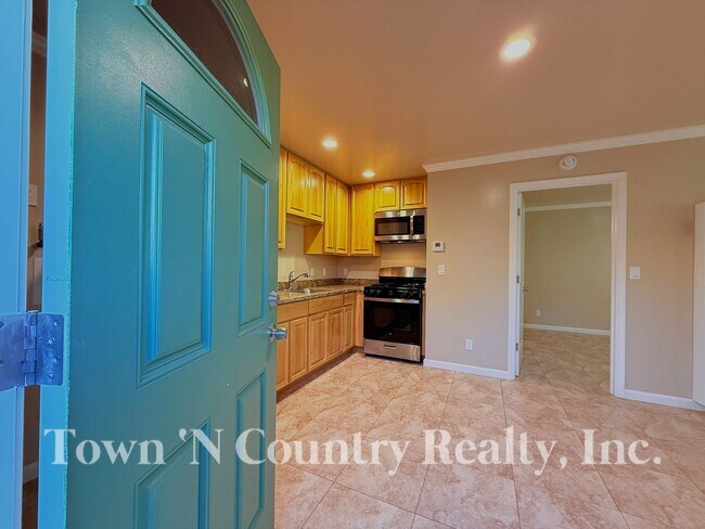 Photo - 1687 Siskiyou Dr Unidad 1687 -  A