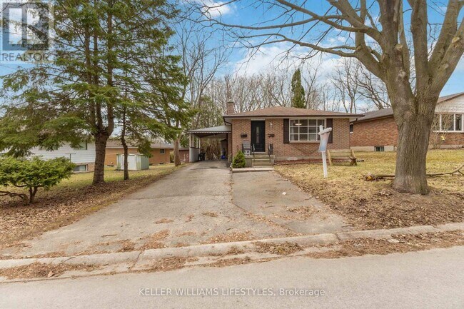 Photo - 156 Paperbirch Crescent