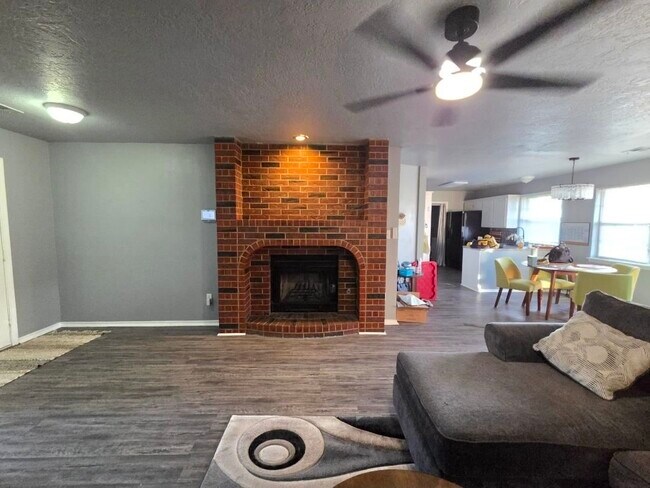 4806 SE Redbud Pl