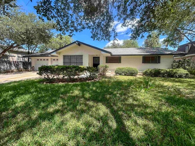 Photo - 412 Longshadow Rd