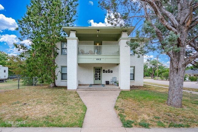 Building Photo - 642 Beech St Unit 3