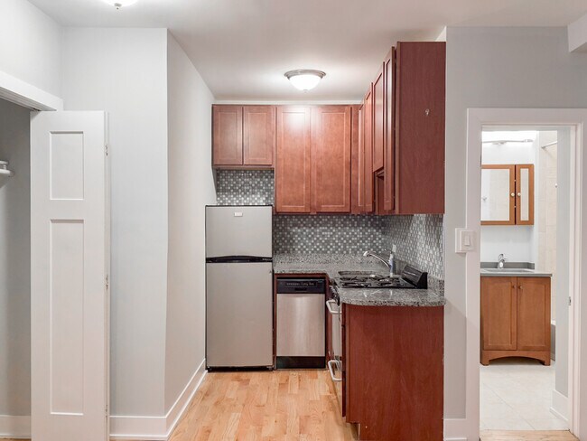 Photo - 842 W Wolfram St Unit 701