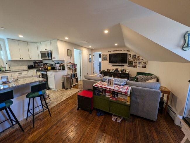 Photo - Beautiful and Spacious 1 Bed 1 Bath Apartment Above Garage