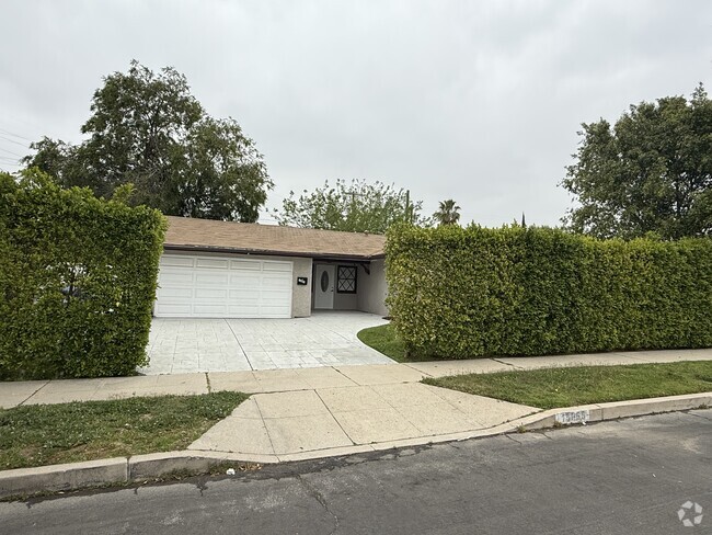 Building Photo - 15955 Kalisher St Rental