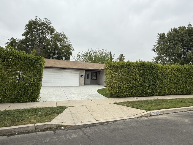 Building Photo - 15955 Kalisher St Rental