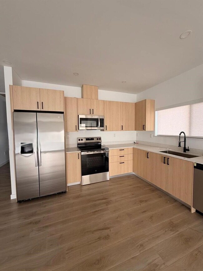 Photo - 831 SE 9th Ave