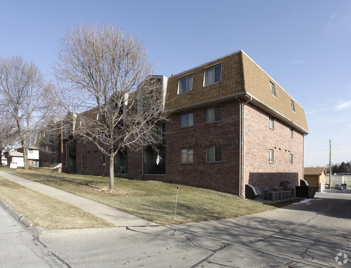 Lamplighter Apartments - Lamplighter Apartments