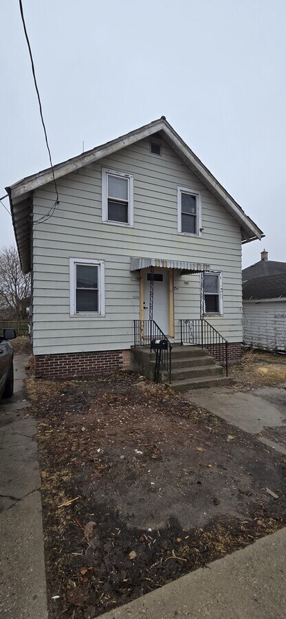 Photo - 915 State St