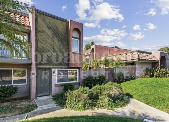 1423 N Broadway