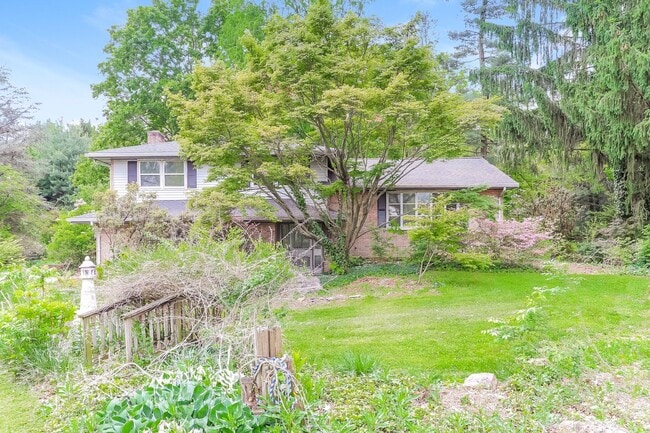 Building Photo - Spacious 3-Bedroom 1.5 Bath Home on 4 Acres