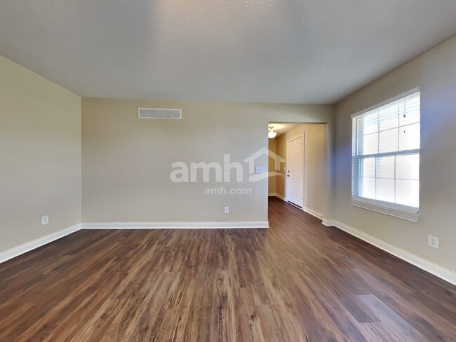 Photo - 8133 Darlene Ter