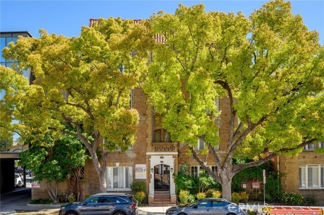 Building Photo - 228 S Kenwood St Unit 407