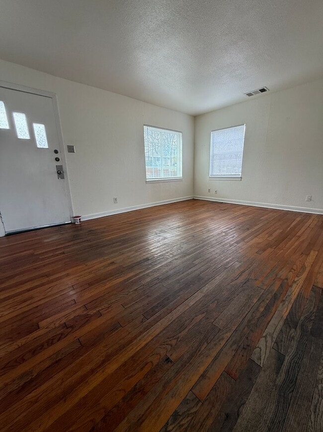 Photo - Rare 2/1 w/ Basement in Cherrywood!