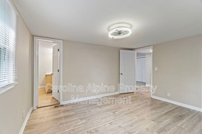 Photo - 175 Uphill Dr