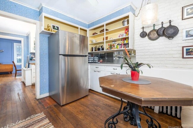 sunny kitchen - 30 Terry Rd Unit House