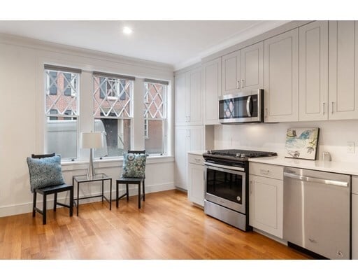 Building Photo - 11 Temple St Unit 2