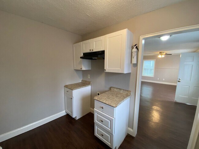 Photo - 1311 Robin Hood Ln