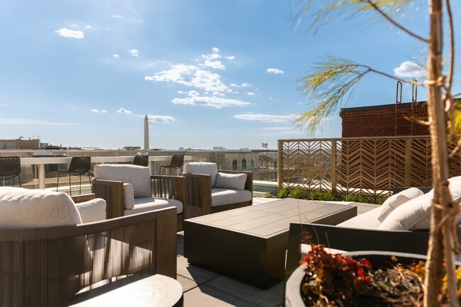 Building Photo - Accolade