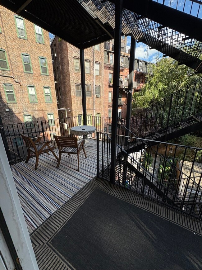 Building Photo - 290 Columbus Ave Unit 5