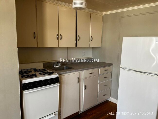 Photo - 200 Center St Unit 3