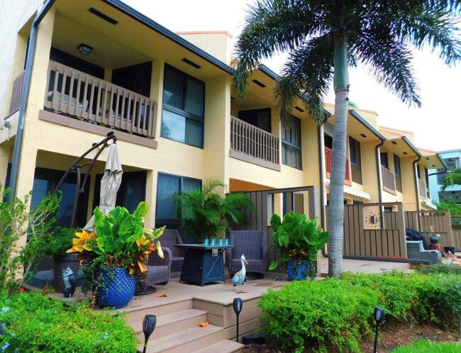 Photo - 797 S Riverside Dr