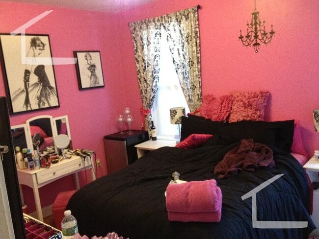 Photo - Clevaland Circle Area 5  bed 2.5 bath with amazing layout NO BROKER FEE for 9/1 Close to BC