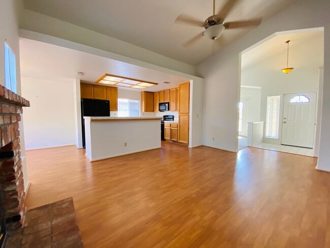 Photo - 271 Allport Dr