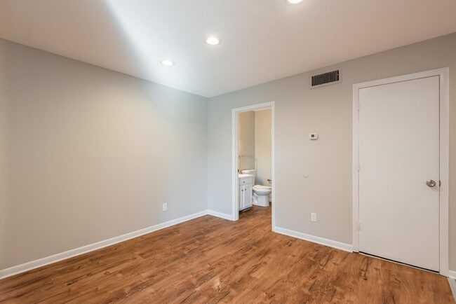 Photo - 502 Cedartop Ln NW Unit B