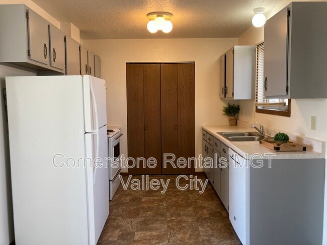 Photo - 804 11th St NW