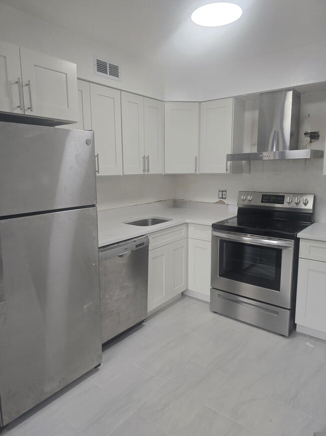 Building Photo - 2427 Bayberry Ct Unit The Woodlands