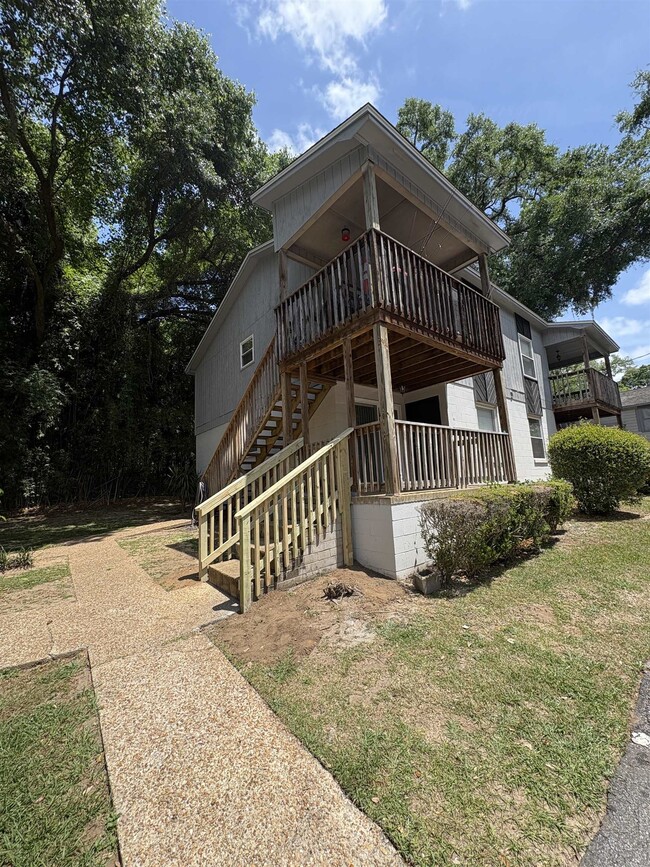Photo - 1530 Live Oak Dr Apartment Unit D1