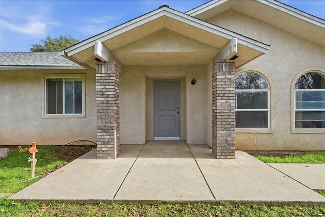 Building Photo - 43379 Leach Rd