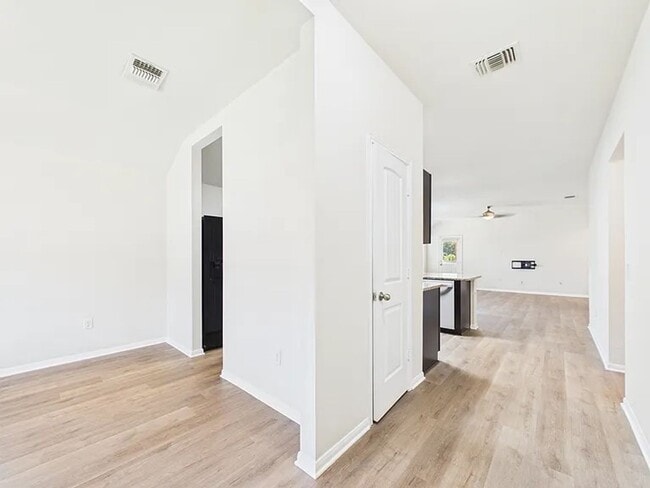 Photo - 607 Luna Vista Dr