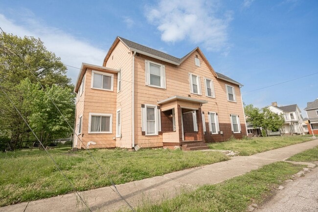 731 S 7th St