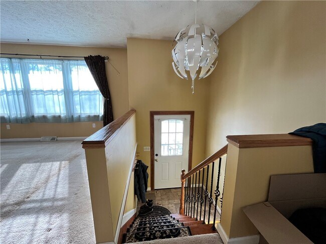 Photo - 28 Willow Dr