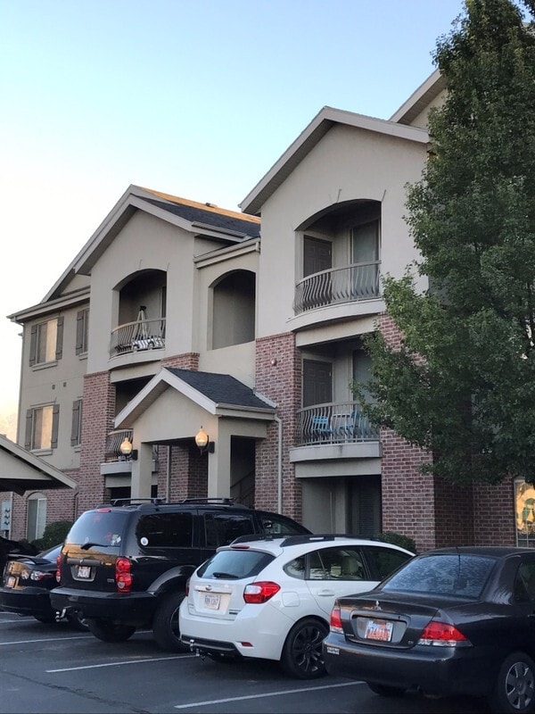 Building Photo - 165 S Pleasant Grove Blvd