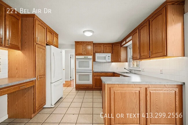 Photo - 221 Bel Air Dr