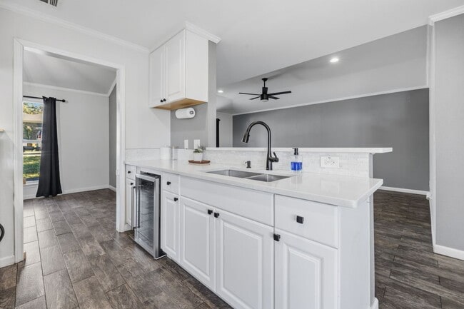 Photo - 1607 Malibu Dr