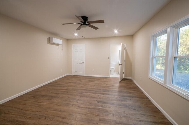 Photo - 2710 Maple Rd SE