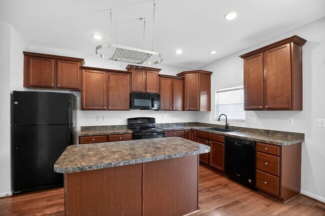 Photo - 2864 Hedgerow Pl