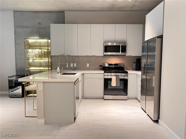 Building Photo - 353 E Bonneville Ave Unit 615 Rental