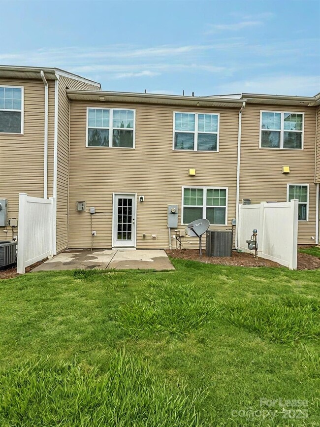 Photo - 2752 Sawbridge Ln